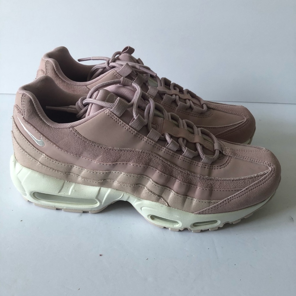 Women’s air max 95size 10
